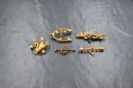 A 9ct gold paste set swan motif brooch, the central swan within an openwork paste set setting,