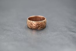 A 9ct rose gold engraved wedding band of broad form, size I & approx 3.4g