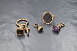 A yellow metal presumed gold Wedgwood & Bentley intaglio set ring, the black intaglio depicting