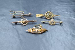 A 9ct gold nautical motif bar brooch, having a central anchor within a decorative circle with