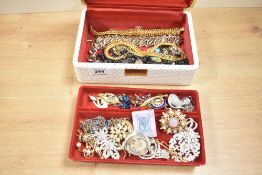 A cream poka dot jewellery box, containing an assortment of costume jewellery, including paste set
