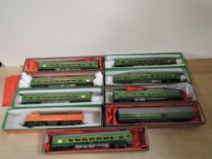 Tri-ang Transcontinental Passenger Stock,R763 Diesel Locomotive 1404 in orange R338 Diner x3, R337