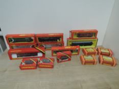 Hornby Railways 00 gauge, R357 BR A1A Diesel Electric Locomotive D5572, R1293 CP Rail Refrigerator