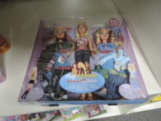 Mattel H0998 Barbie My Scene Swappin Styles Set, very little use in display box