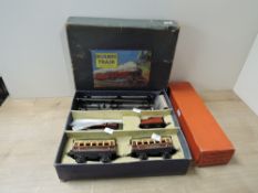 Hornby 0 Gauge, M1 Passenger Set, 0-4-0 tin plate and clockwork Loco & Tender 3435 with two