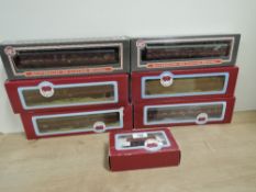 Dapol 00 Gauge Coaches, M5648M x4, M3868M x2, Wagons x 1, very little use, all in window display