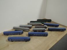 Tri-ang & Hornby 00 gauge, Tri-ang Canadian Pacific Locomotive 4008 with two carriages, Tri-ang