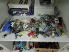 Military Figures, Accessories and Die-casts including Britains Machine Gun with two soldiers, many