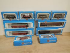 Airfix 00 Gauge Coaches, M46073, M19199M, Central Pacific RR 3 & 5, Wagons x 6, very little use, all
