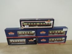 Bachmann 00 gauge Crimson & Cream Carriages, 39-027G, 39-152D, 39-052B, 39-052F and 34-528, very