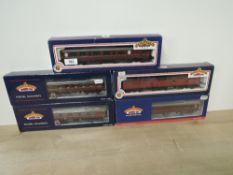 Bachmann 00 gauge Maroon Carriages, 39-332, 39-051H, 34-653, 34-426, 39-101B very little use, all in