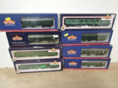 Bachmann 00 gauge SR Carriages, 39-253, 39-053E, 39-028E, 39-228B, 34-577B, 34-550, 34-551 and 34-