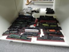 Modern 00 gauge Model Trains all on plinths, Del Prado and similar, Loco & Tenders, Tank Engines