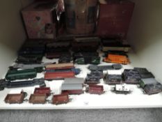 Tri-ang 00 Gauge Rolling Stock including TR 53427 Snow Ploughs x3, Tri-ang Containers, TR