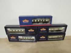 Bachmann 00 gauge Choclate & Cream Carriages, 39-229B, 39-263, 39-179A, 39-029B, 39-154, very little