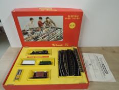 Tri-ang Railways 00 gauge, R3R Train Set, appears complete with instructions and had very little