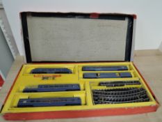 Tri-ang Railways 00 gauge, RS14 Transcontinental Passenger Train Set, appears complete and had