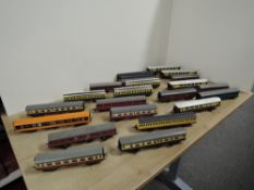 Tri-ang 00 Gauge Coaches, SR Guard Van, Royal Mail Baggage Car, Pullman Jane, Ruth, Mary, Anne,