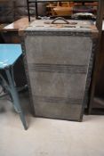 A vintage travel trunk, approx. Dimensions 51 x 91 x 35cm