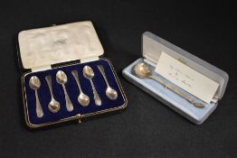 A cased set of six George V silver teaspoons, having thread decoration, marks for Sheffield 1930,
