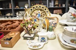 A mixed 20th-century homeware lot, to include an Elizabeth Arden Treasures of the Pharaohs jewellery