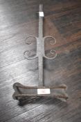 A 19th to early 20th-century hand-forged wrought iron toasting iron with foliate design, 42cm.