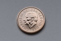 A Charles III 2022 Royal Mint BU Gold Sovereign, Memorial Issue, Rev Royal Coat of Arms, 8.00 Grams,