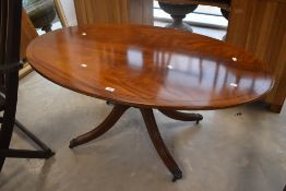 A reproduction Regency coffee table of oval form approx. 128 x 75cm
