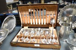 A John Anderson & Son of Sheffield silver-plated oak canteen of cutlery, measuring 38cm x 25cm x