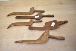 A quantity of 19th to early 20th century carved wooden goose wing knitting sheafs, each of slender