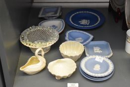 A small assortment of Wedgwood Jasperware items to include three heart shaped trinket dishes in