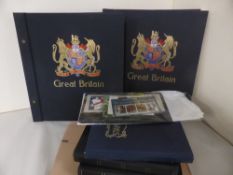 GREAT BRITAIN - COLLECTIONS IN 2 DAVO ALBUMS + STOCKBOOKS Diverse GB collection with 2 Davo