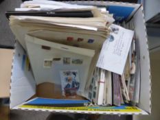 WORLDWIDE MIX ON LEAVES, COVERS, PRESENTATION PACKS Mix of a bit everything with bundles of loose