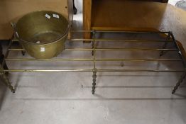 A traditional brass jam pan and a late Victorian brass 'footman' (width approx. 91cm)