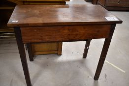 A Victorian mahogany dining table having single drop leaf, width approx. 86cm