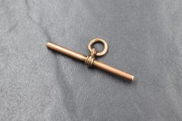 A 9ct gold T-bar, of traditional form marked 375, 4cm, 3.4g