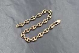 A 9ct gold mariner link chain bracelet, marked 375, 6.4g. Clasp is missing a connecting ring