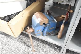 A large Record No4 blue painted workshop vice sold along with two vintage hand drills