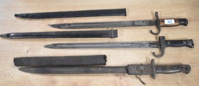 French 1892 Mannlicher Berthier Mle-style pattern bayonet, single-edged fullered and notched 40cm