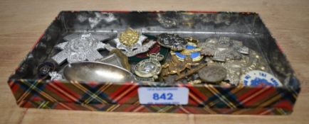 Military buttons and badges including Cyprus Regiment, Parachute Regiment, The Cambridgeshire