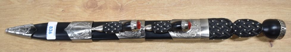 Scottish military-style Dirk 29cm single fullered and finely decorated foliate design steel blade