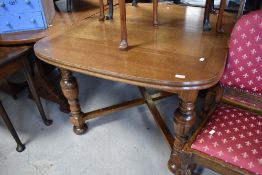 An early 20th Century oak dining table, approx 127 x 102cm