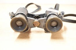 A pair of Porro Prismen Feldstecher X6 binoculars