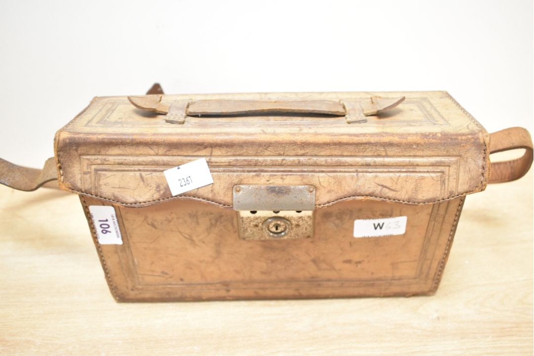 A Paillard-Bolex cine camera with Switar 1:1,5 f=12.5mm lens in leather case with cassettes - Image 2 of 4