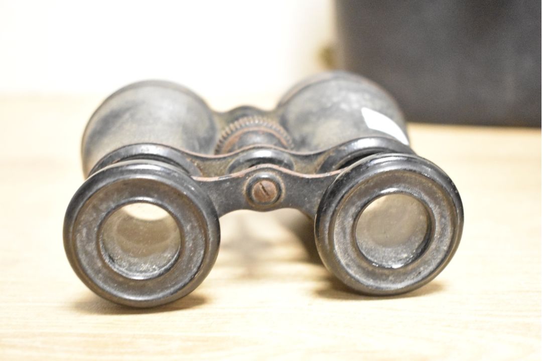 Two 20th-century binoculars, to include a small French Lemaire Paris example and a large Chinon - Image 3 of 3