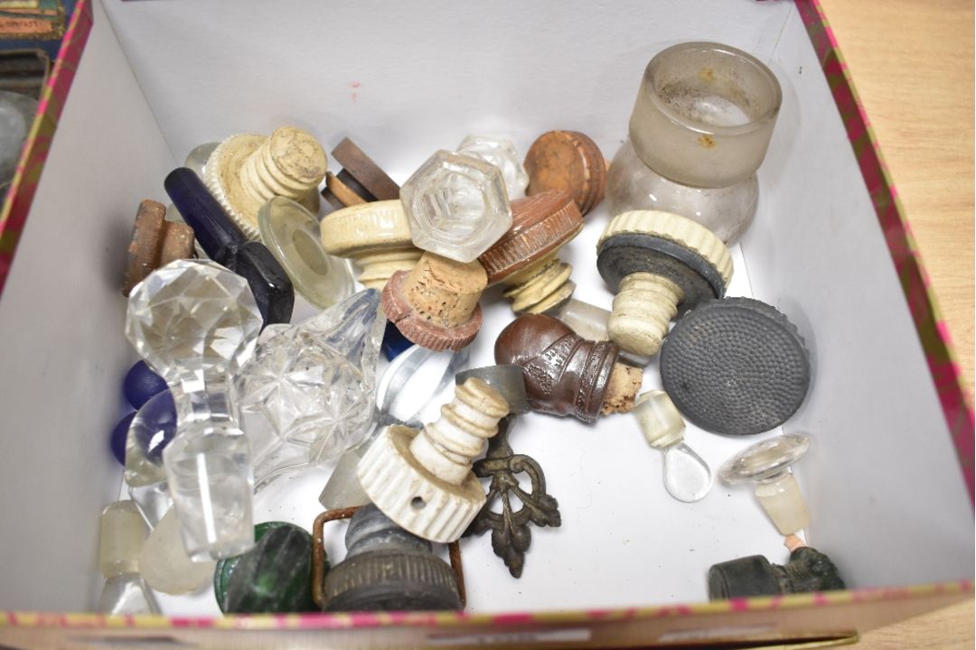 A quantity of 19th to 20th-century bottle stoppers, to include glass, wood, and ceramic examples, (2 - Image 2 of 5