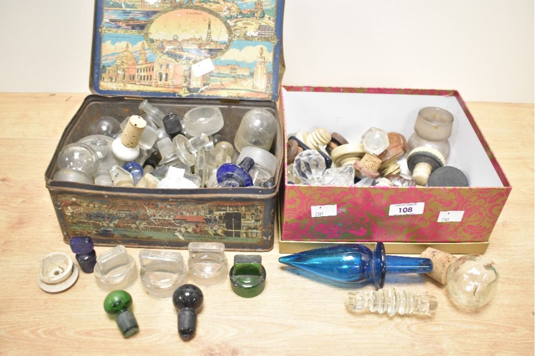 A quantity of 19th to 20th-century bottle stoppers, to include glass, wood, and ceramic examples, (2 - Image 1 of 5