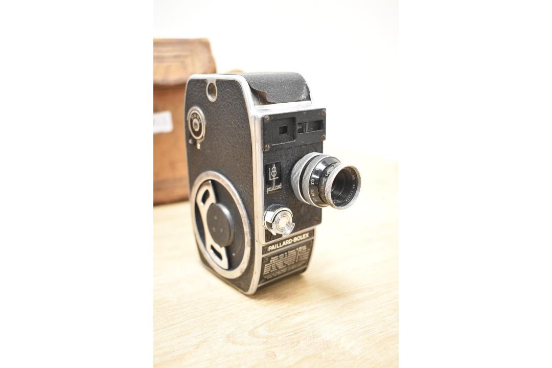A Paillard-Bolex cine camera with Switar 1:1,5 f=12.5mm lens in leather case with cassettes - Image 3 of 4