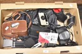 A quantity of cameras, to include a Kodak instamatic 28 and a Ricoh YF-20 camera ect