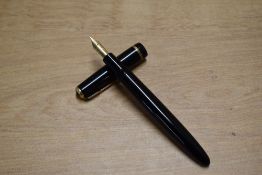 A Parker Duofold Senior aerometric fill fountain pen in Black with decorative cap band having 14K